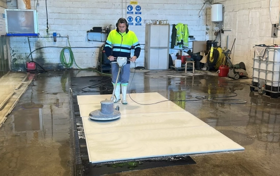 Instalaciones de la empresa Xtraice, en Salteras (Sevilla) Fermín Cabanillas EFE