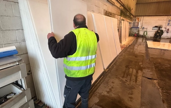 Imagen de las instalaciones de la empresa Xtraice, en Salteras (Sevilla) Fermín Cabanillas EFE