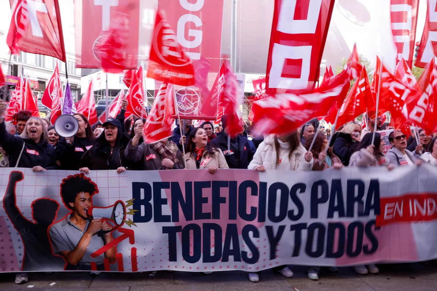 Participantes en la movilización en Madrid, convocada por el Comité de Empresa Europeo de Inditex / Javier Lizón - EFE