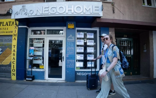 Escaparate de una inmobiliaria / EUROPA PRESS - EDUARDO PARRA