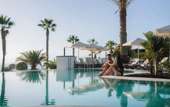 Dos personas en la piscina del hotel / BAHIA PRINCIPE Dos personas en la piscina del hotel / BAHIA PRINCIPE
