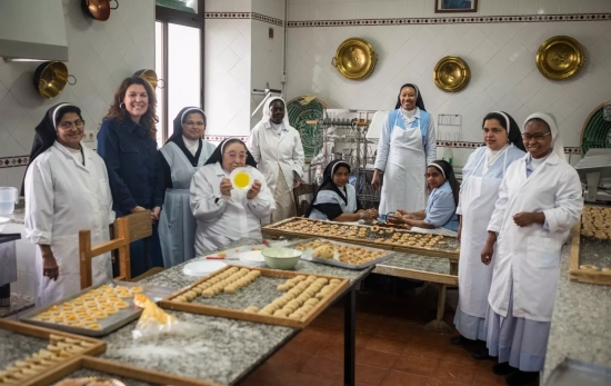 Emoción entre las religiosas al recibir el galardón de la Guía Repsol CEDIDA Emoción entre las religiosas al recibir el galardón de la Guía Repsol CEDIDA