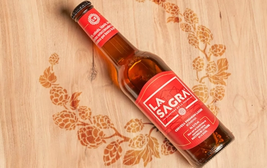 Una cerveza de la marca / LA SAGRA Una cerveza de la marca / LA SAGRA