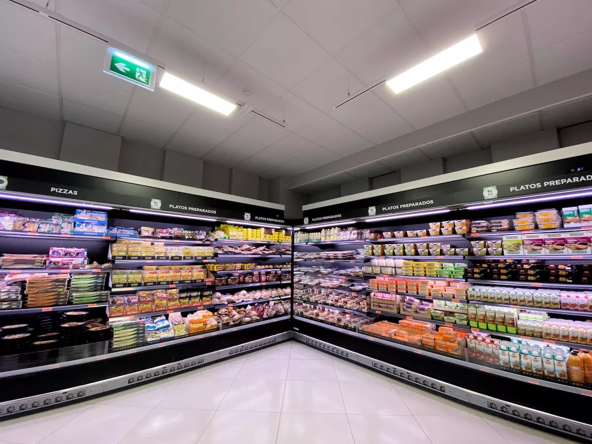Neveras de un supermercado de Madrid / EUROPA PRESS