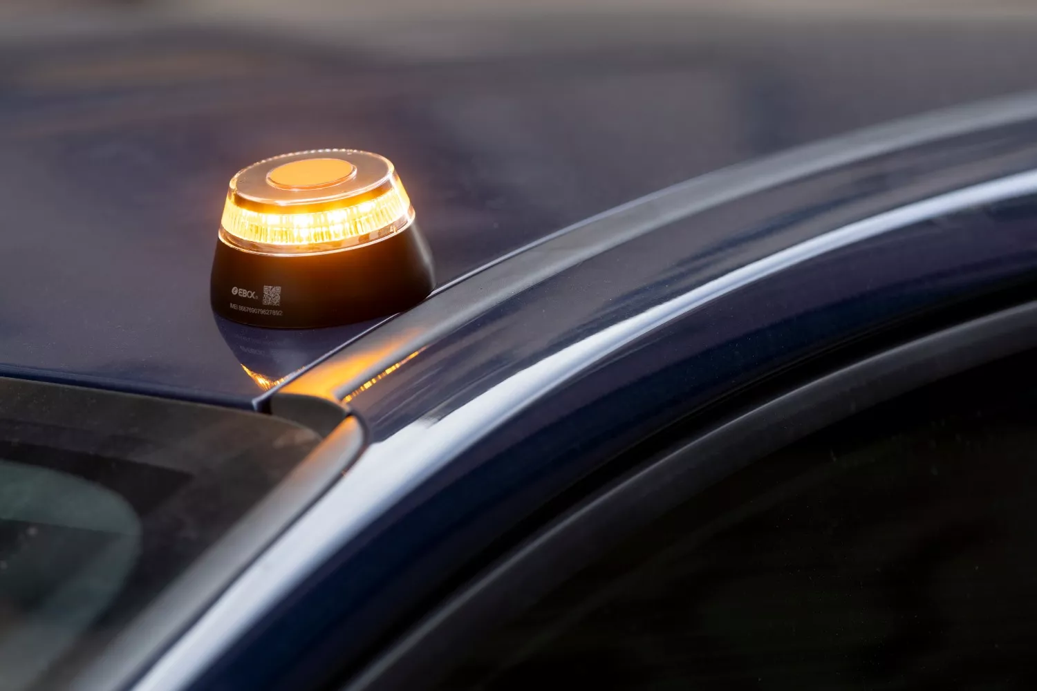 Baliza V16 de emergencia para vehículos / Eduardo Parra - EP