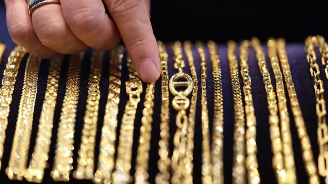 Imagen de cadenas de oro / EFE