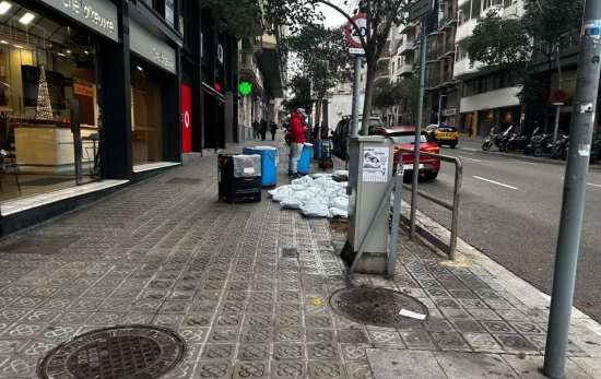 Los paquetes de Temu tirados en el suelo   ANA CARRASCO