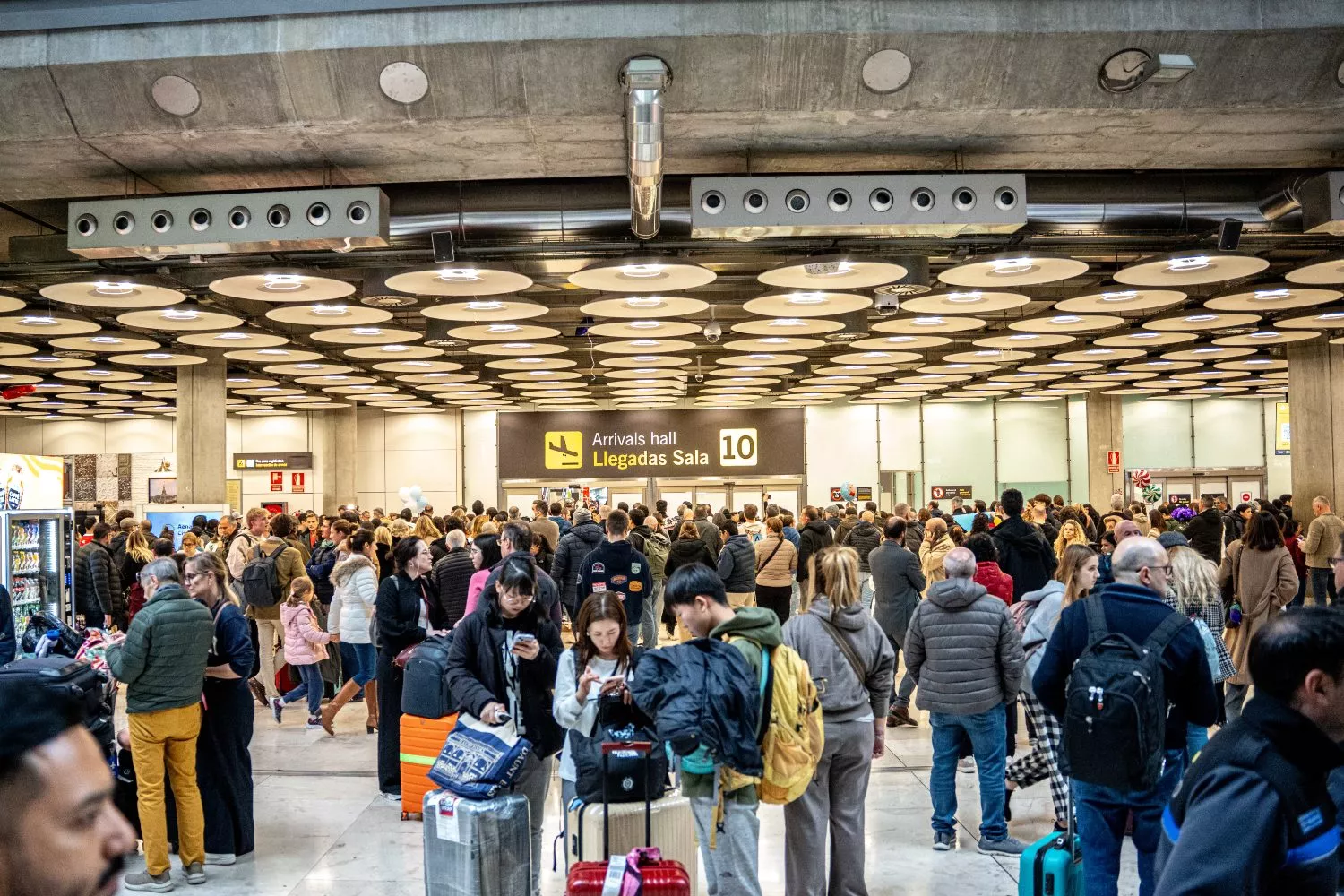Viajeros en el Aeropuerto Adolfo Suárez Madrid Barajas, a 19 de diciembre de 2025   Gabriel Luengas