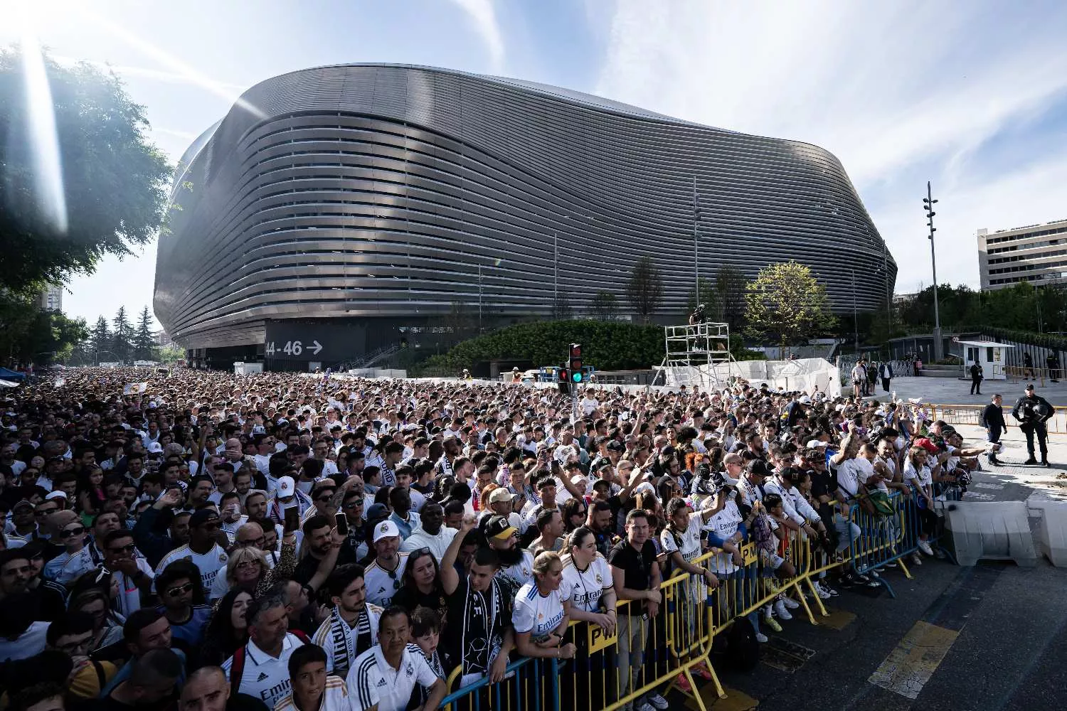 Vista exterior del Santiago Bernabeu / EUROPA PRESS - DIEGO RADAMÉS