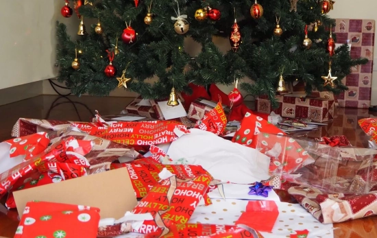 Desorden y suciedad tras abrir los regalos / CANVA