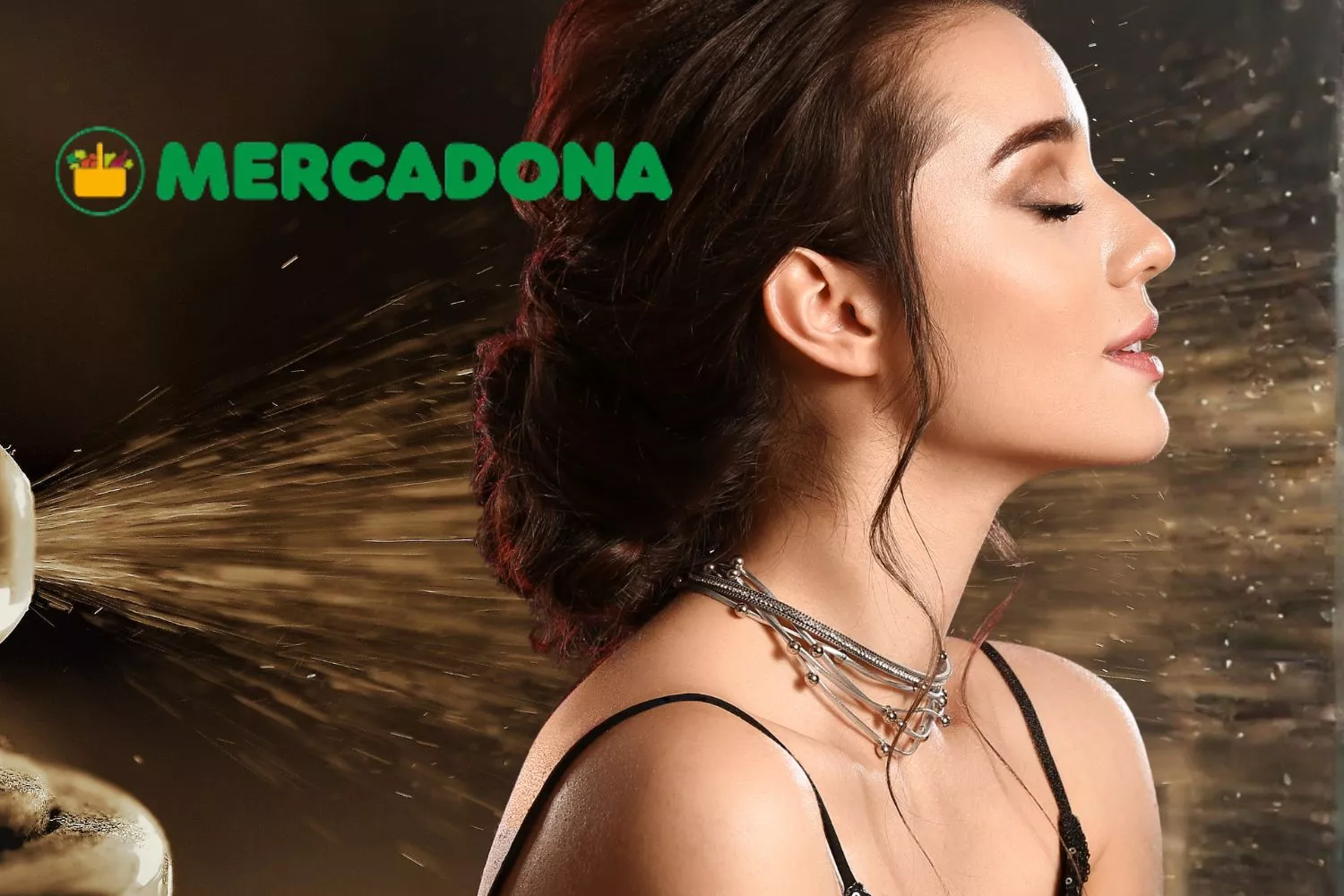 El logo de Mercadona y una persona que huele un perfume / Montaje CONSUMIDOR GLOBAL