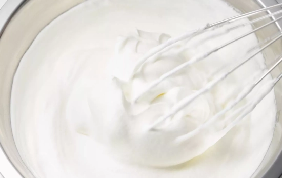 Crema de coco y leche en polvo/ CANVA Crema de coco y leche en polvo/ CANVA