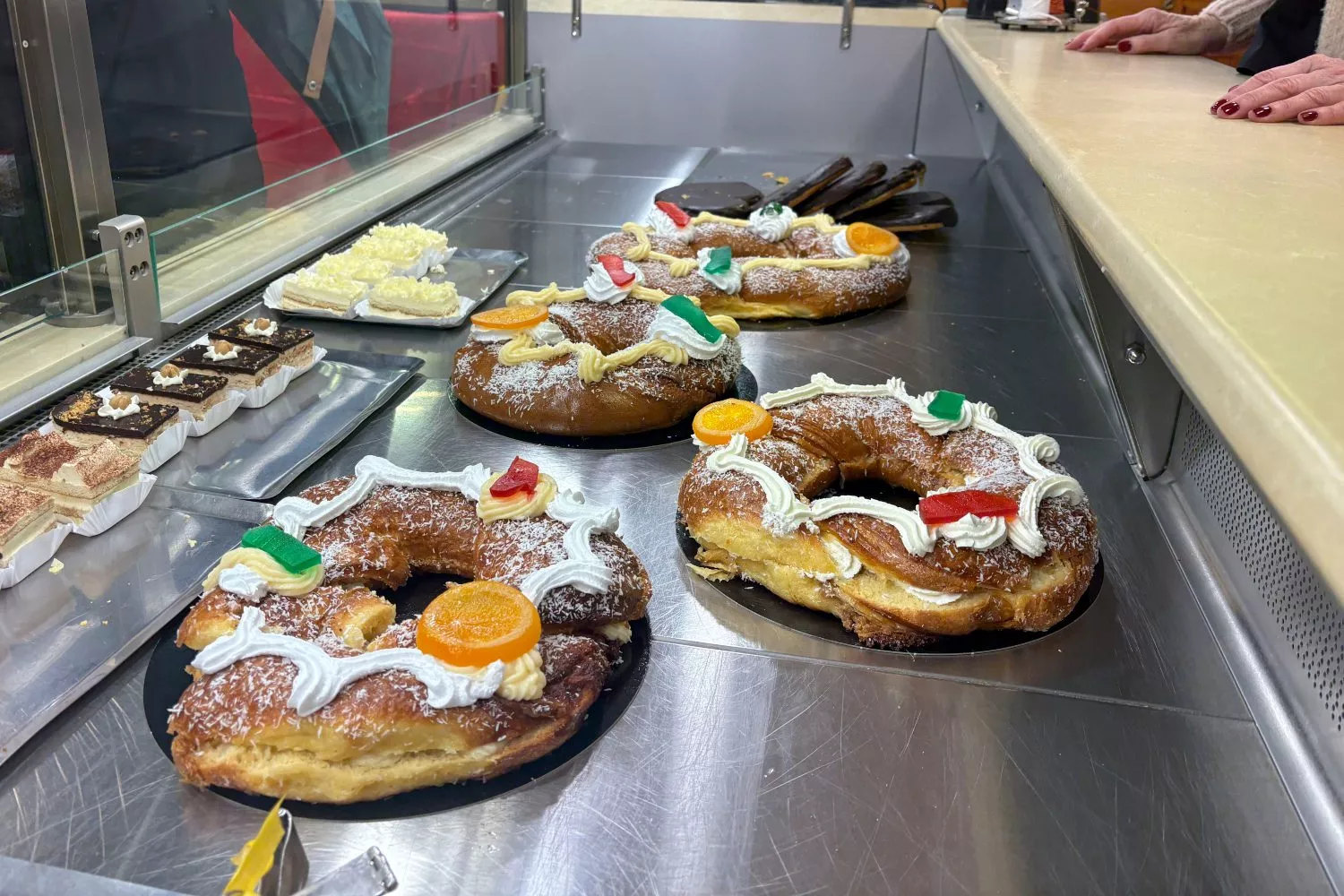 El roscón de Reyes de la pastelería el Copo de Nieve, en Reinosa   Eva García   EFE