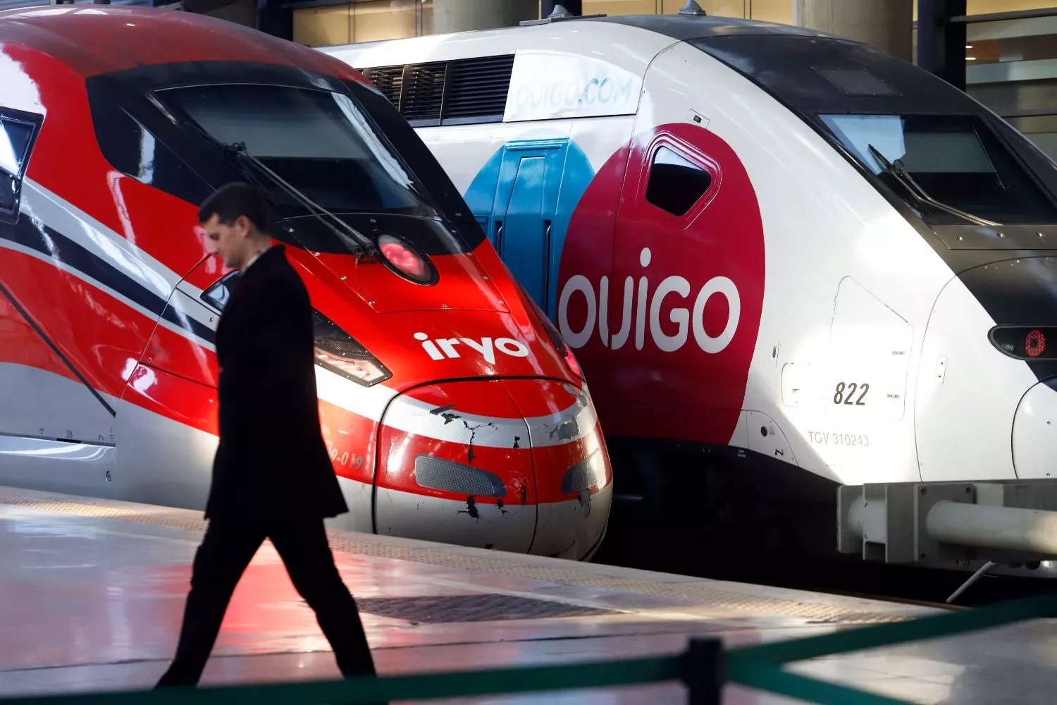 Dos trenes en una estación / EUROPA PRESS - ALEX ZEA