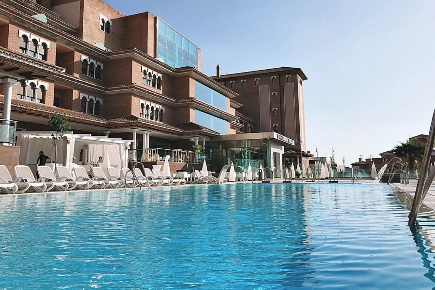 Piscina exterior del hotel Granada Palace   TRIPADVISOR