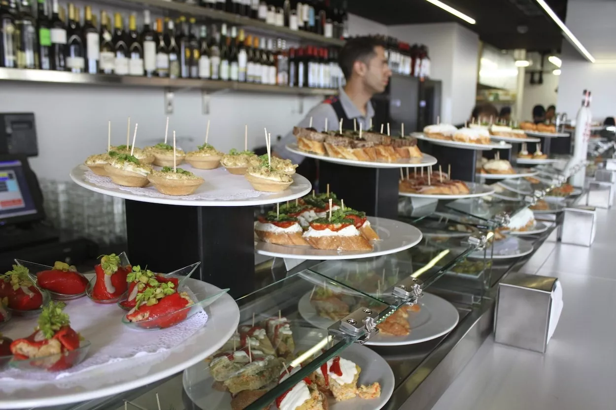 Pinchos en un restaurante / EFE
