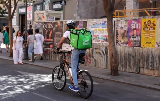 Un repartidor de Uber Eats   Jesús Hellín   EP