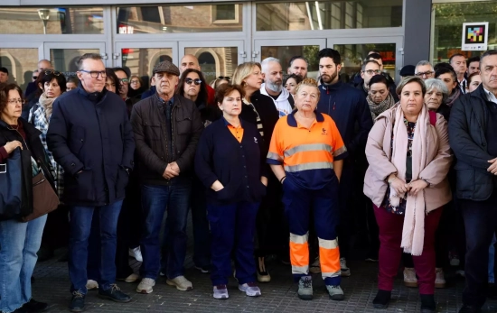 El personal de Renfe de la estación malagueña, María Zambrano, guarda 5 minutos de silencio a sus pu