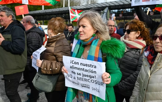 Una manifestante en Irún, Guipúzcoa