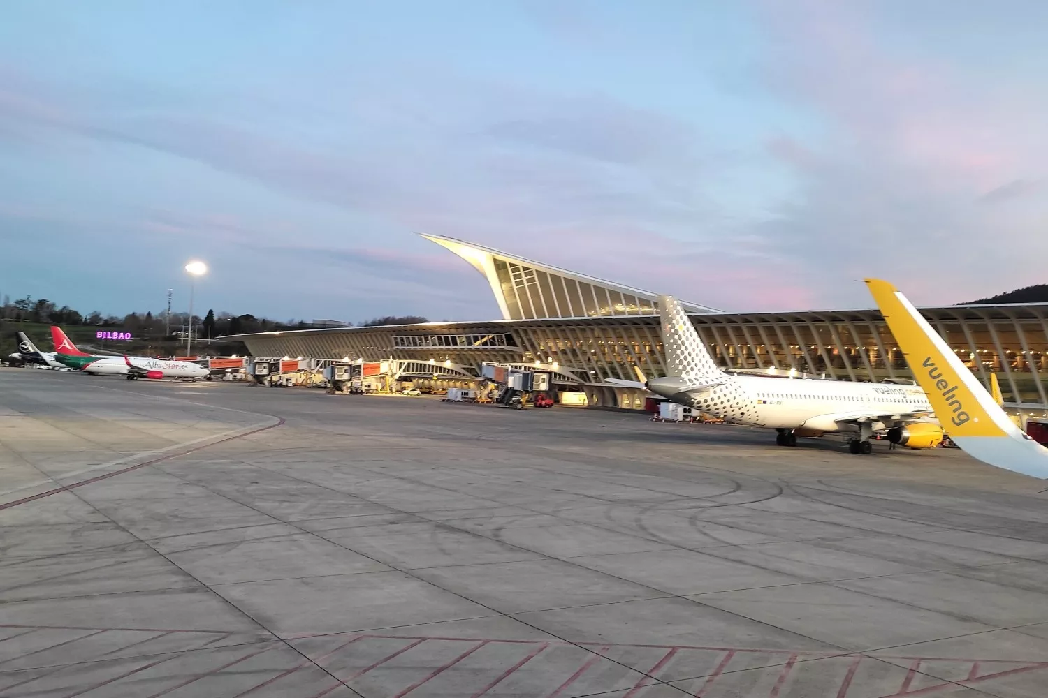 El aeropuerto de Bilbao, donde hay fuertes rachas de viento / EP