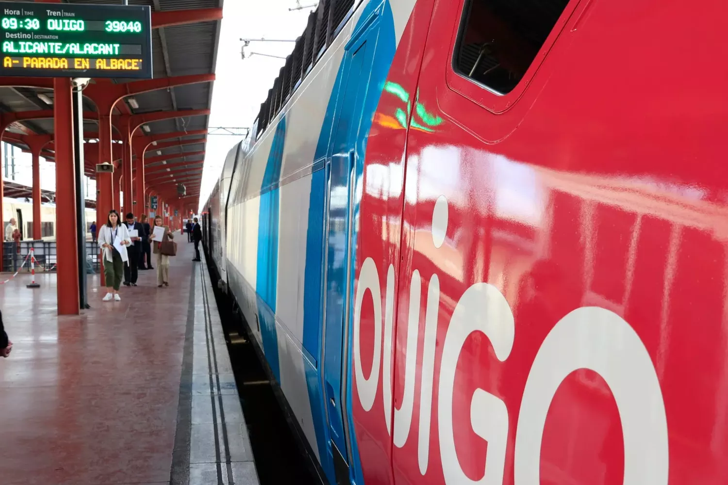 Un tren Ouigo   Zipi Aragon   EFE