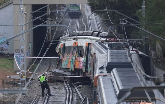 El tren Rodalies accidentado en Gelida (Barcelona) GALA ESPÍN El tren Rodalies accidentado en Gelida (Barcelona) GALA ESPÍN