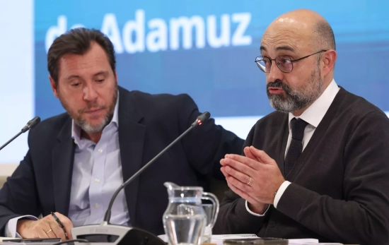 El ministro de Transportes, Óscar Puente (i), y Luis Pedro Marco de la Peña (d), presidente de Adif El ministro de Transportes, Óscar Puente (i), y Luis Pedro Marco de la Peña (d), presidente de Adif