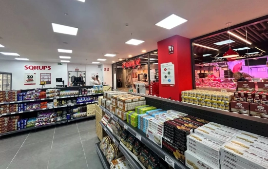 Interior de una tienda / SQRUPS! Interior de una tienda / SQRUPS!