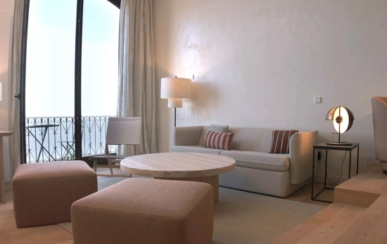 Una de las habitaciones del Parador de Ibiza con vistas al Mediterráneo / PARADORES