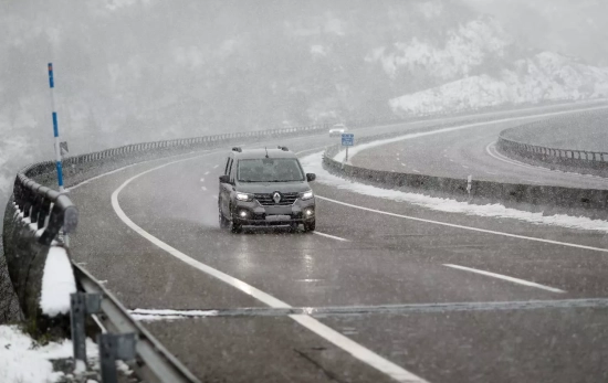 Nevada en la Autovía A6 / EUROPA PRESS