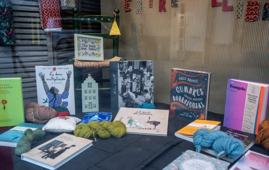 El escaparate de LibreRío de la Plata con libros recomendados / GALA ESPÍN