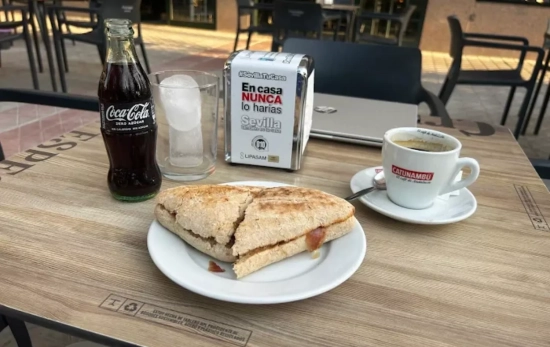 Desyuno en el bar Jamaica   BAR JAMAICA