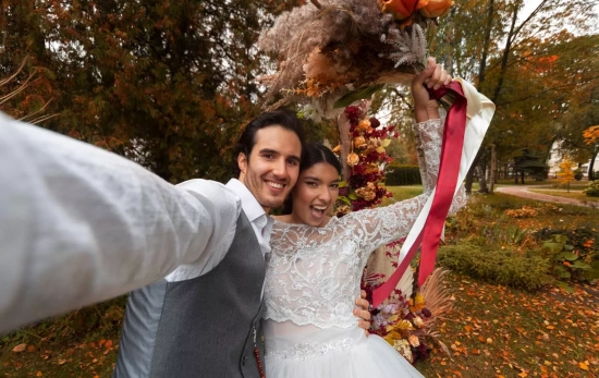 Dos recién casados / FREEPIK