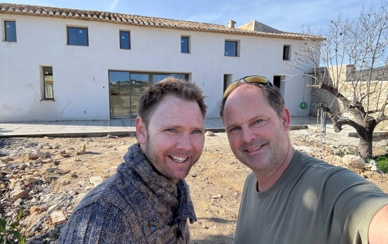 Los hermanos Jonas y David en su nueva bodega / CEDIDA