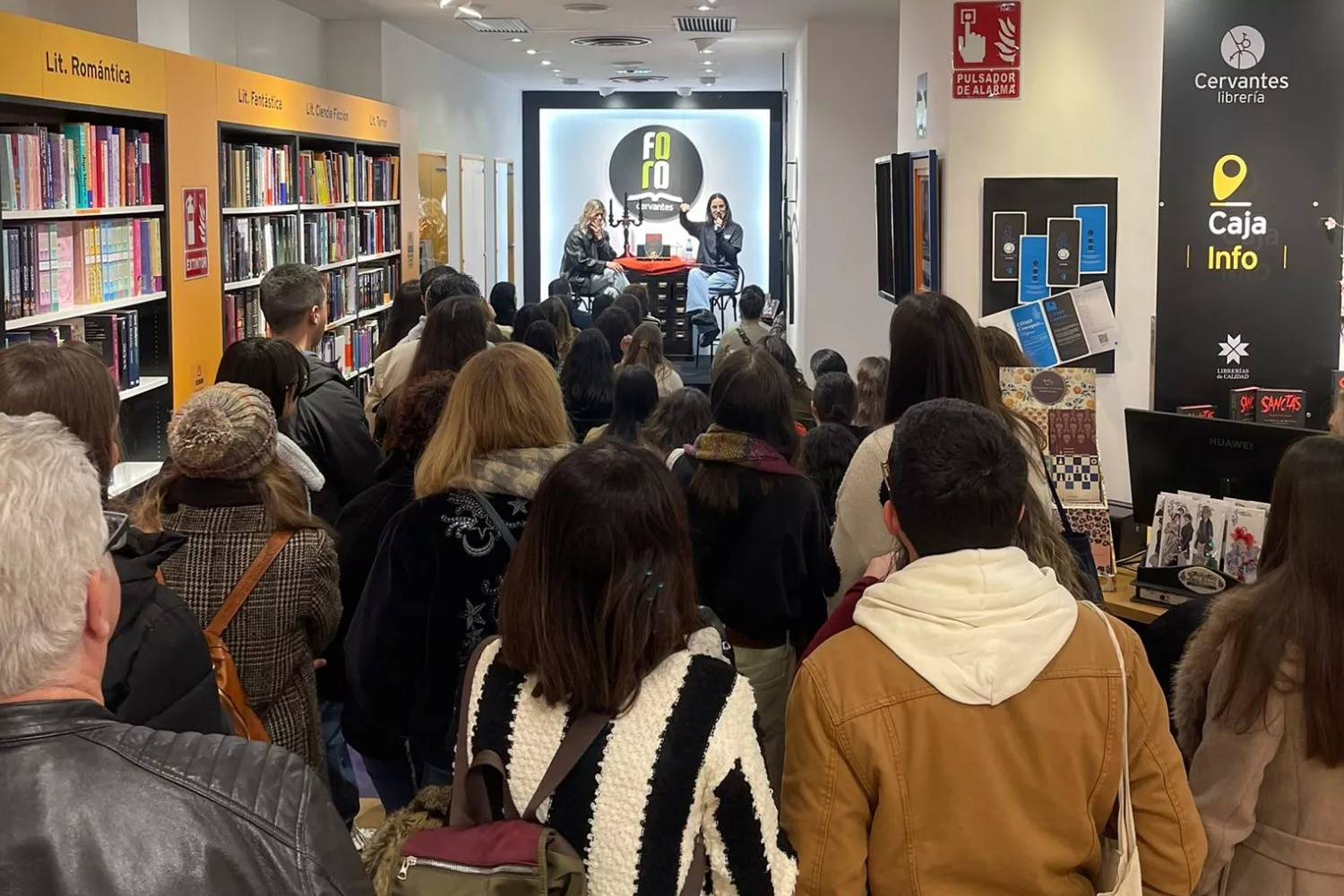 Encuentro literario con la escritora Patricia Ibárcena en la Librería Cervantes / FORO CERVANTES