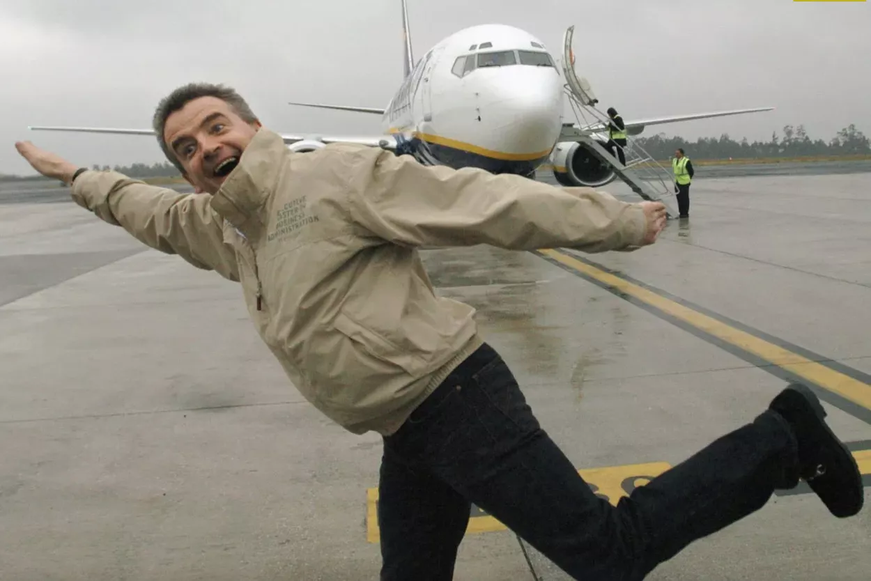 Imagen de archivo del consejero delegado de Ryanair, Michael O'Leary, junto a un avión de la compañía / EFE