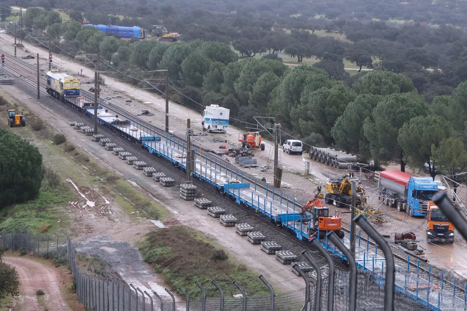 Imágenes de las obra de reparación de la vía en Adamuz tras el siniestro / Madero Cubero - EP