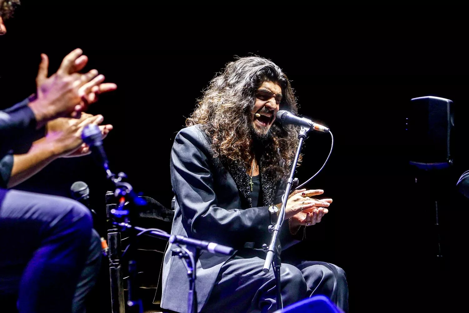 El cantaor Israel Fernández durante su actuación en las Noches del Botánico / EUROPA PRESS - RICARDO RUBIO