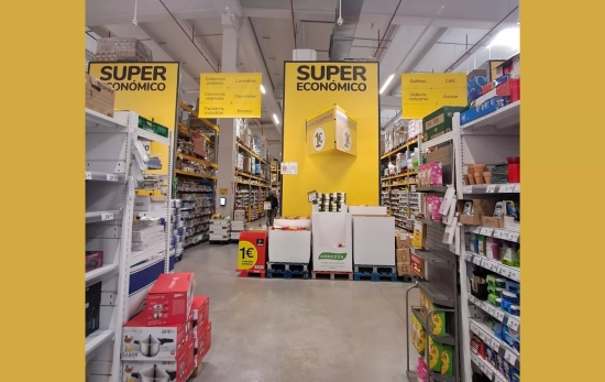 Un pasillo del establecimiento / CG Un pasillo del establecimiento / CG