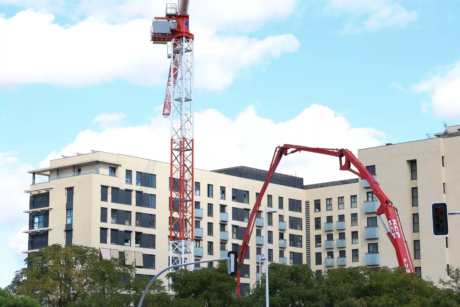 Unas viviendas en construcción en un barrio de Madrid / EP