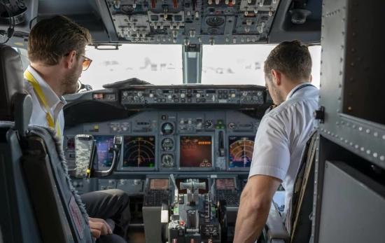 Pilotos de un avión / PEXELS Pilotos de un avión / PEXELS