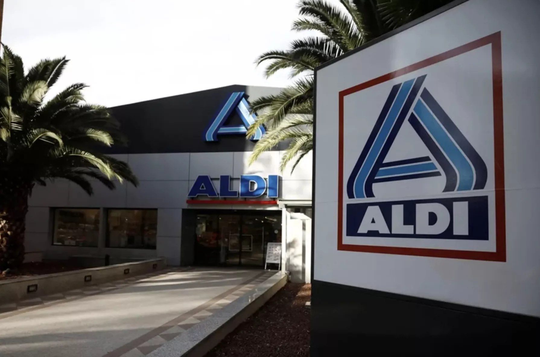 Fachada de un supermercado de Aldi en España / EFE