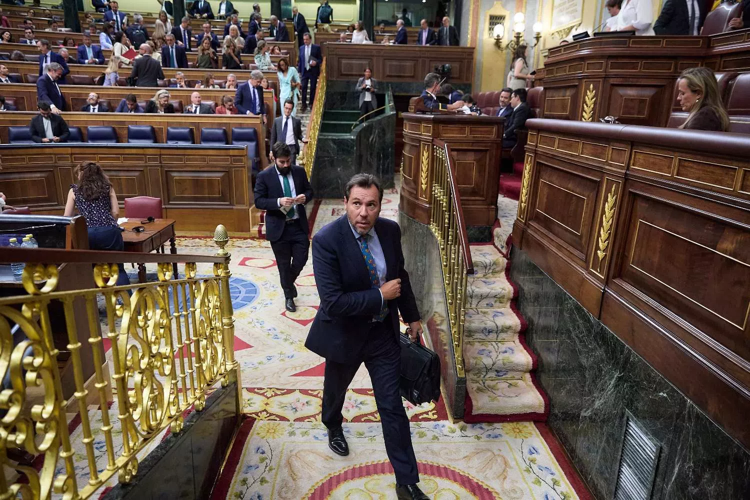 El ministro de Transportes y Movilidad Sostenible, Óscar Puente, tras un debate parlamentario sobre la reducción de la jornada laboral / EUROPA PRESS