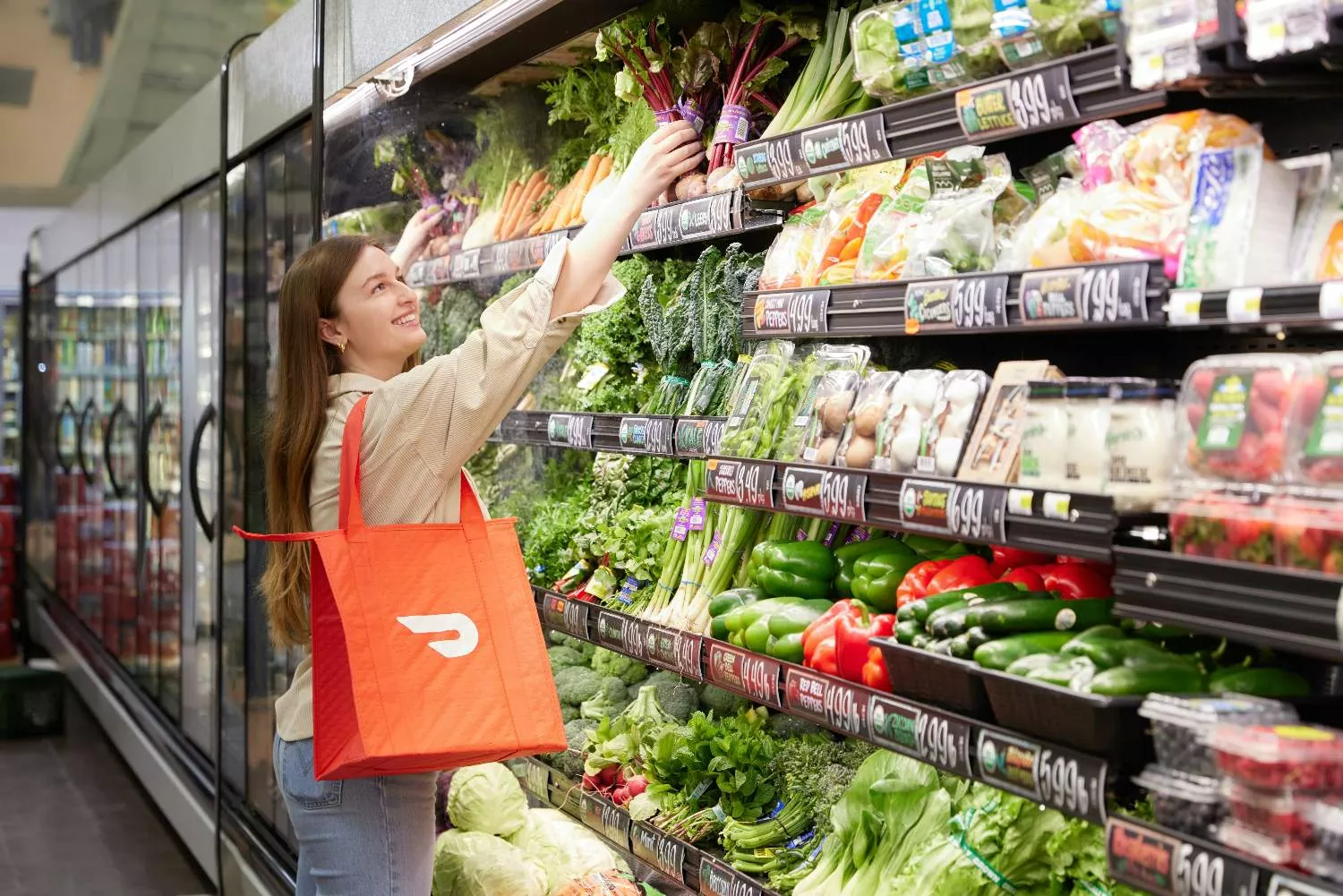 Frutas y verduras en un supermercado / UNSPLASH