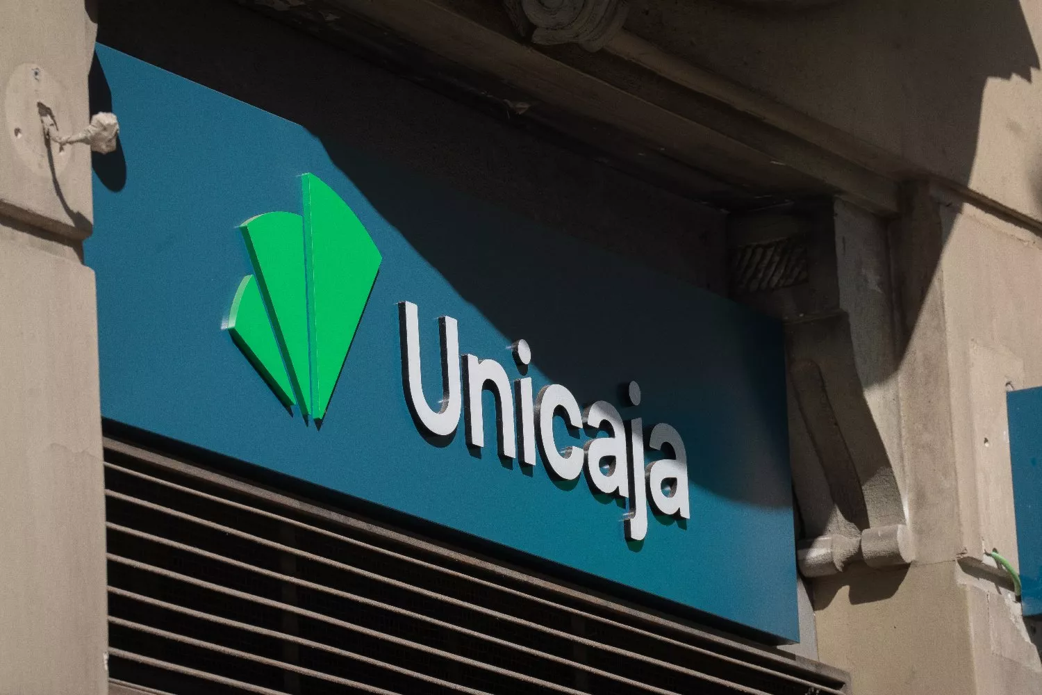 Fachada del banco Unicaja  / EUROPA PRESS - DAVID ZORRAKINO