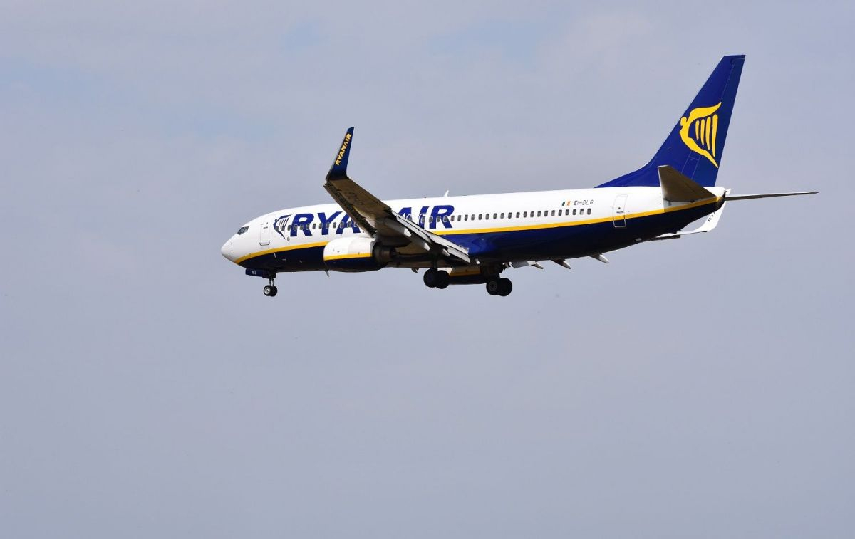 Un avión de Ryanair en el aire / PEXELS