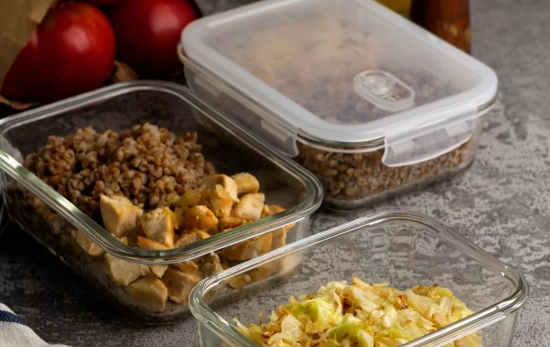 Alimentos en táperes / FREEPIK