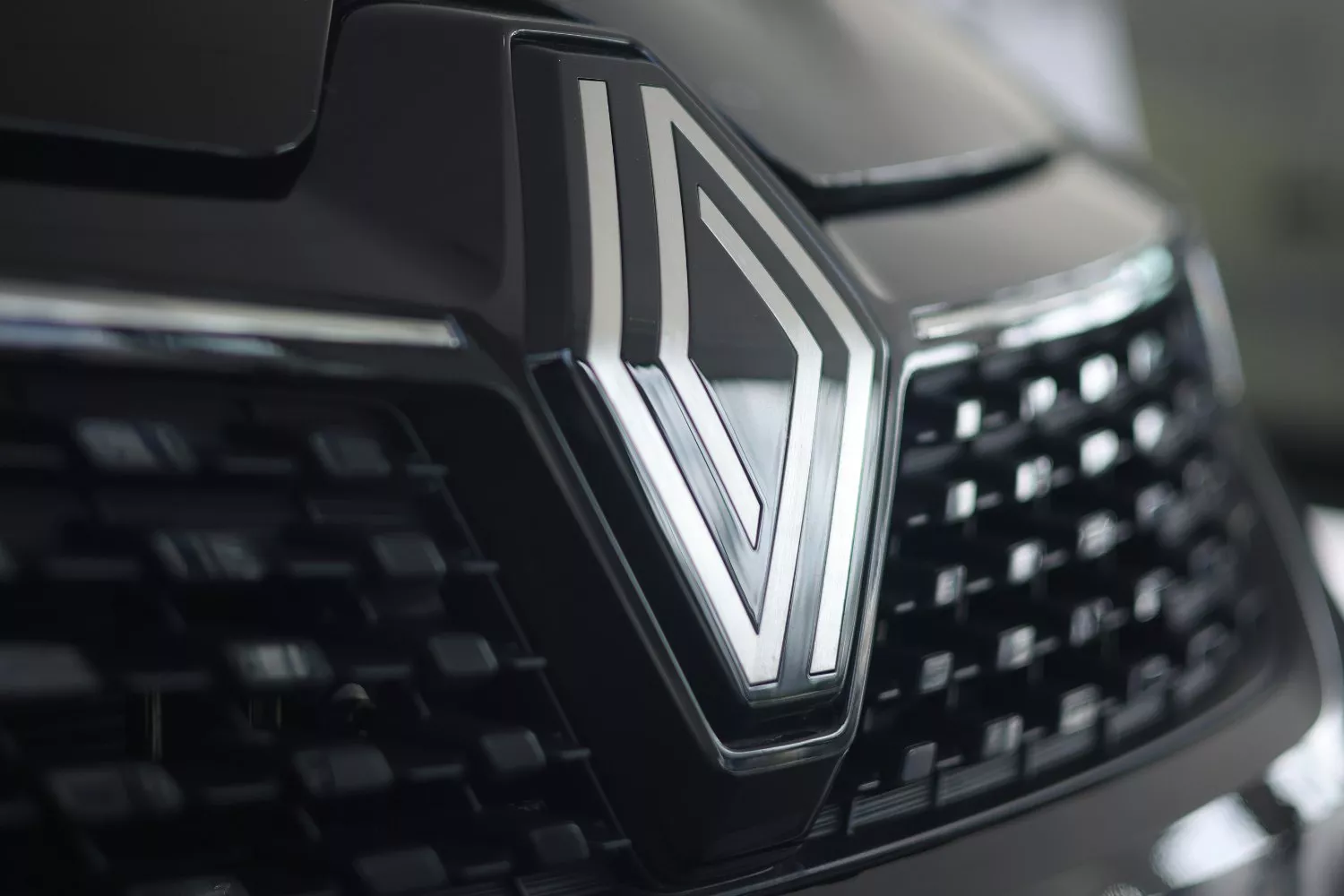 Logo de Renault en un coche / UNSPLASH