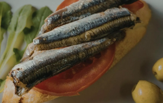 Tostadas de sardina y tomate/ CANVA