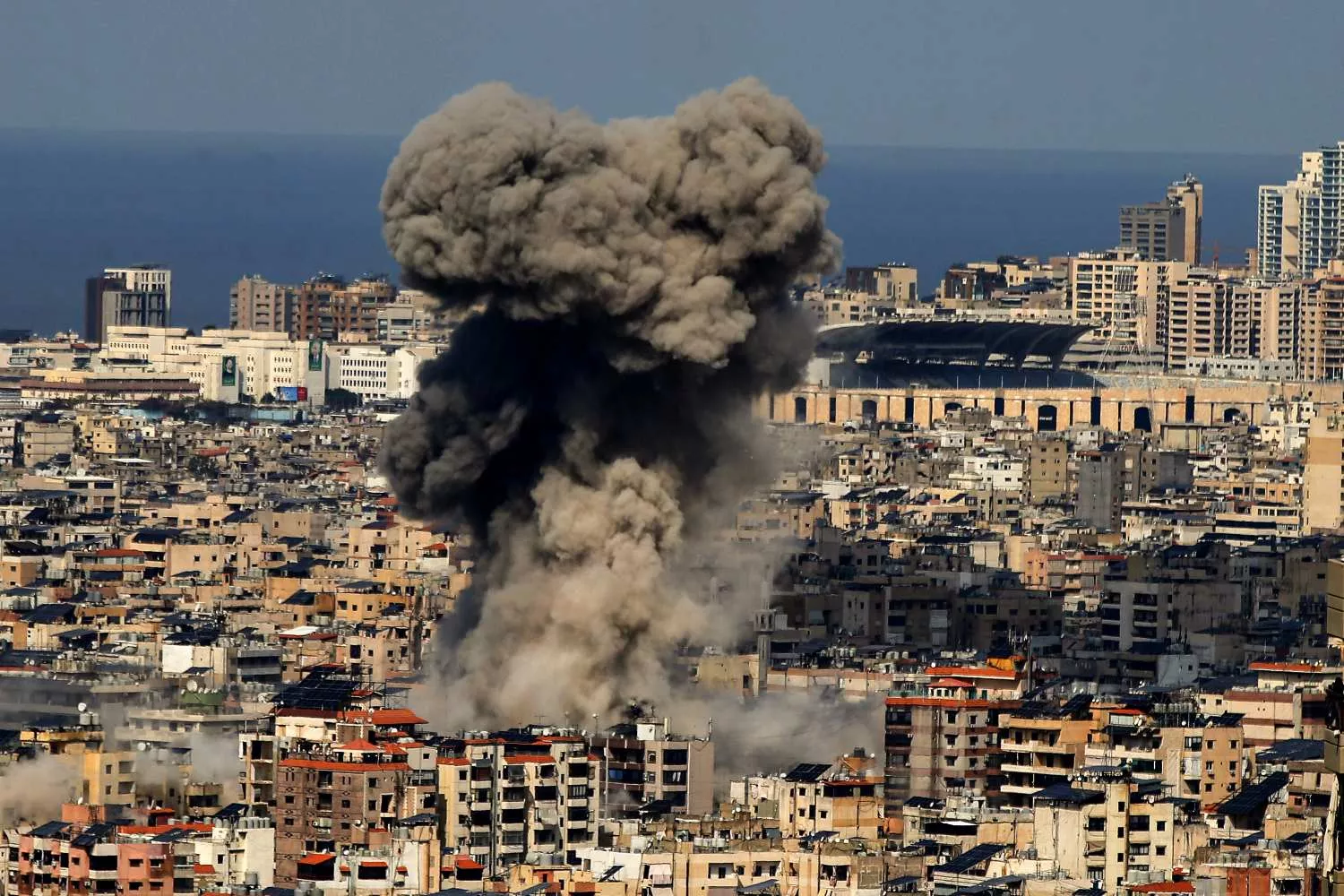 Efectos de un ataque sobre Beirut ante la escalada en Oriente Medio / EP- MARWAN NAAMANI - DPA